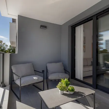 New Cozy 2-bedroom In Center Estepona