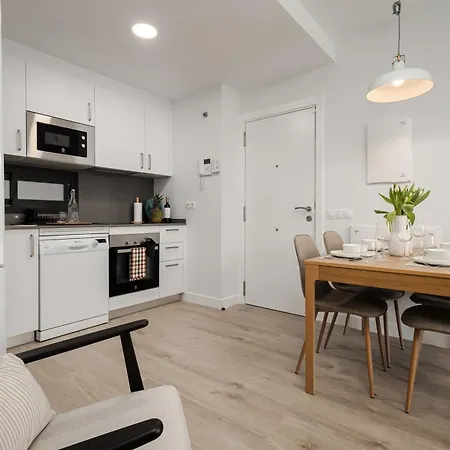 アパート New Cozy 2-bedroom In Center エステポナ