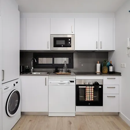 Daire New Cozy 2-bedroom In Center *