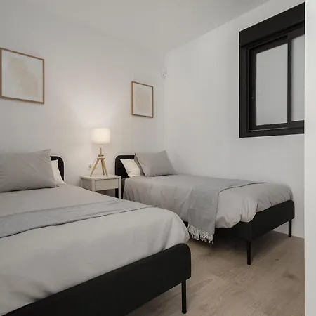 New Cozy 2-bedroom In Center * エステポナ