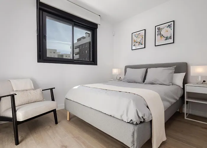 New Cozy 2-bedroom In Center Daire Estepona